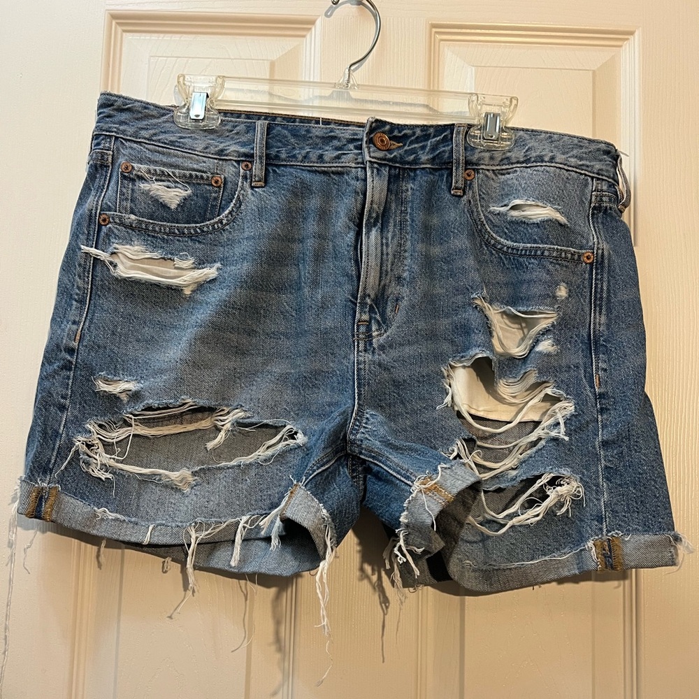🦋 NWOT American Eagle Tom girl short  Distressed Blue Jean Shorts 14